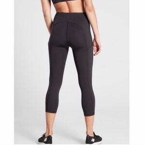 Athleta Ultimate Stash Pocket Capri Black Size Small